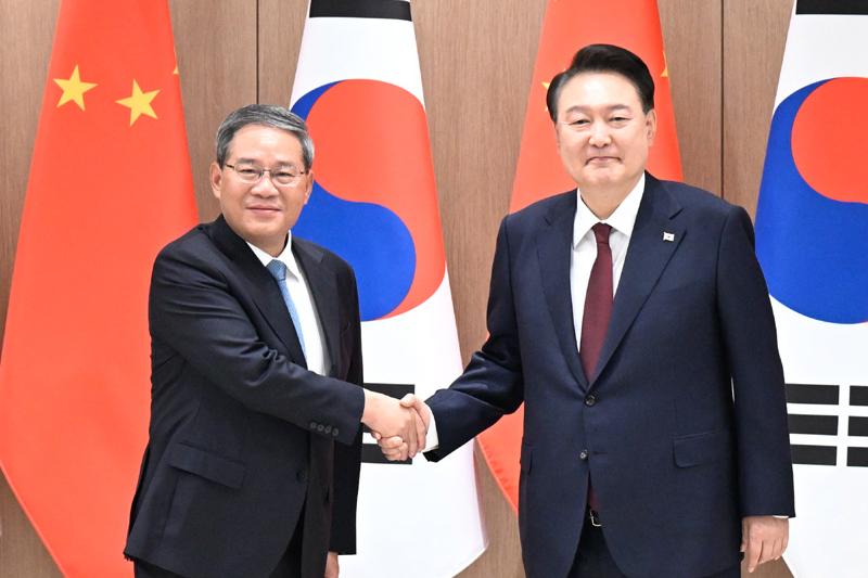 李强会见韩国总统尹锡悦